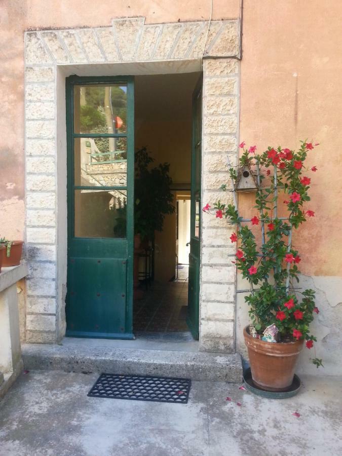 Appartement Via Cavasola à Finale Ligure Extérieur photo